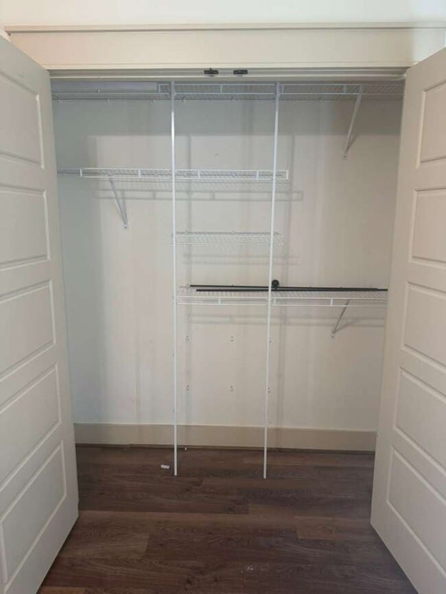 Building Photo - Large 3 Bedroom Townhome with All Appliances Included