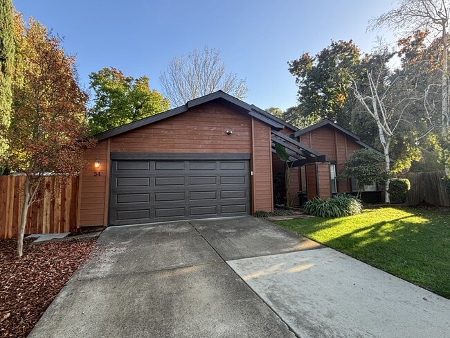 Building Photo - 34 Alvares Ct