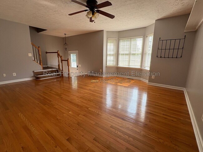 Building Photo - 2027 Harvest Dr