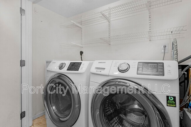 Building Photo - 14 N Streeper St