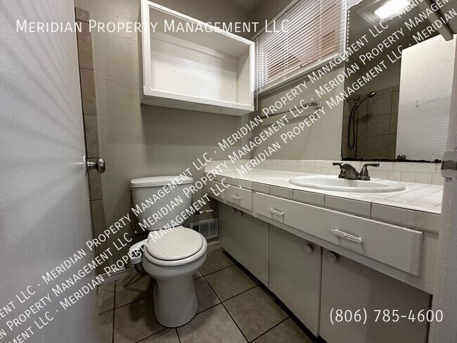 Building Photo - 2003 32nd-A