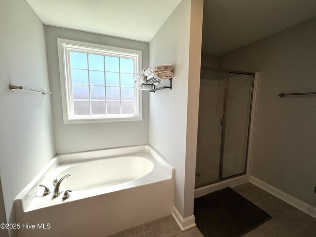Building Photo - 425 Pebble Shore Dr