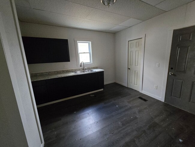 Building Photo - Charming 2 bed 1 bath house!