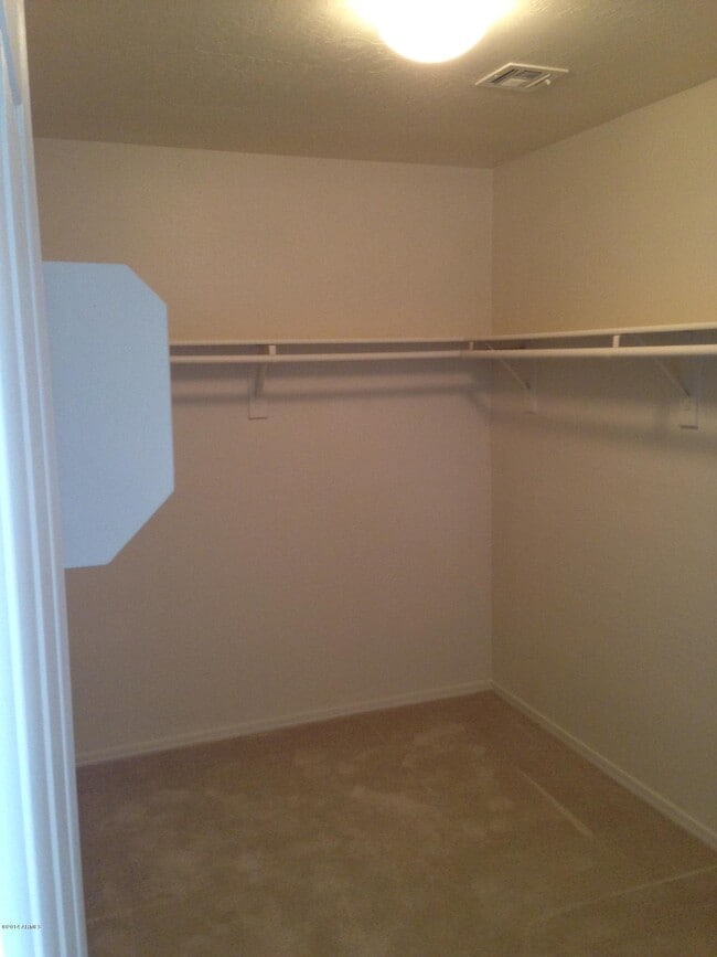 Building Photo - 2050 S Falcon Dr