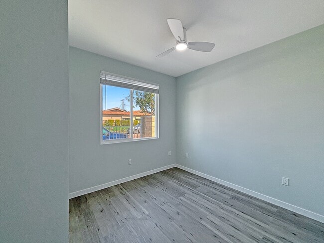 Building Photo - 1056 N Lincoln St