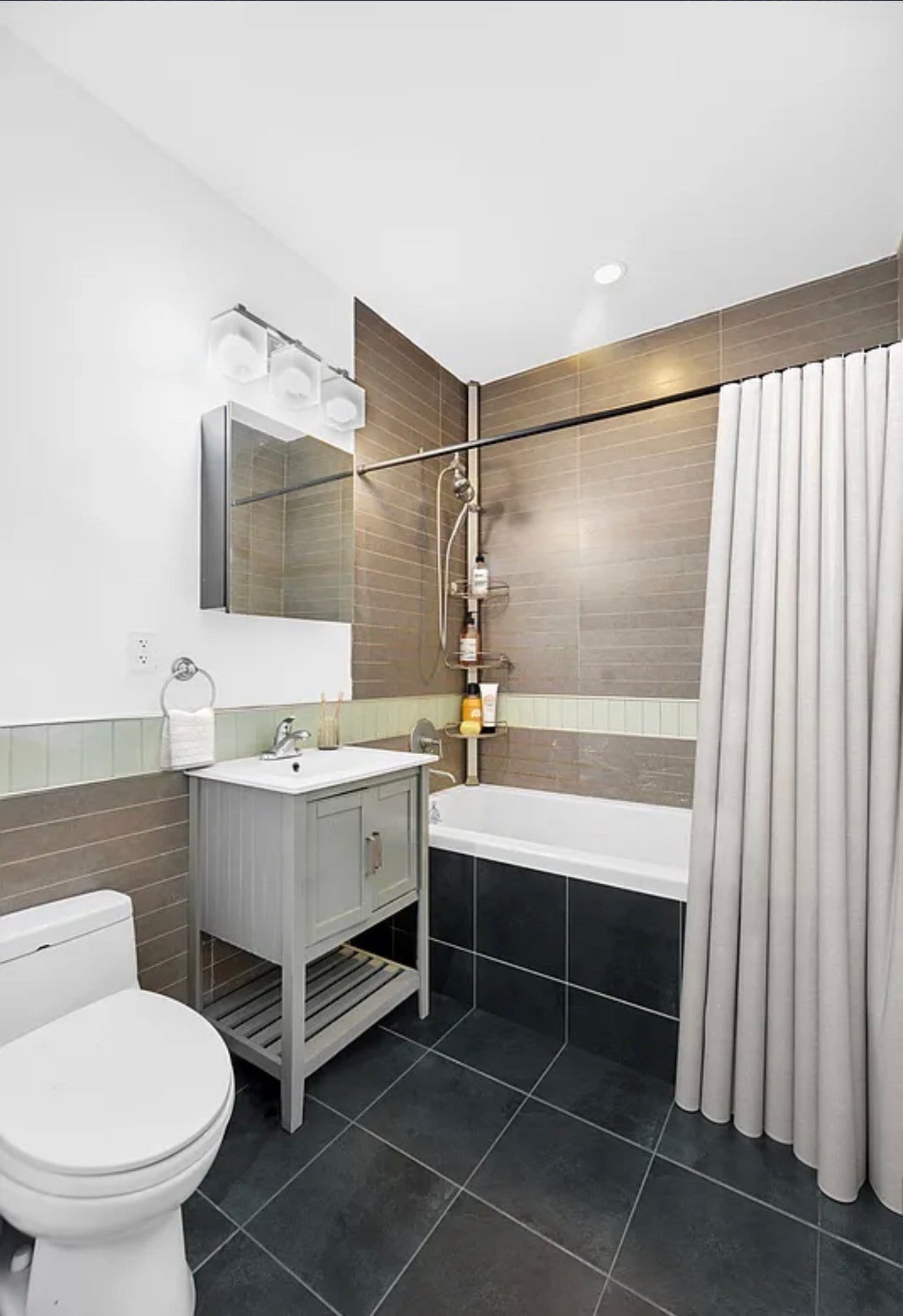 Building Photo - 14 Monitor St