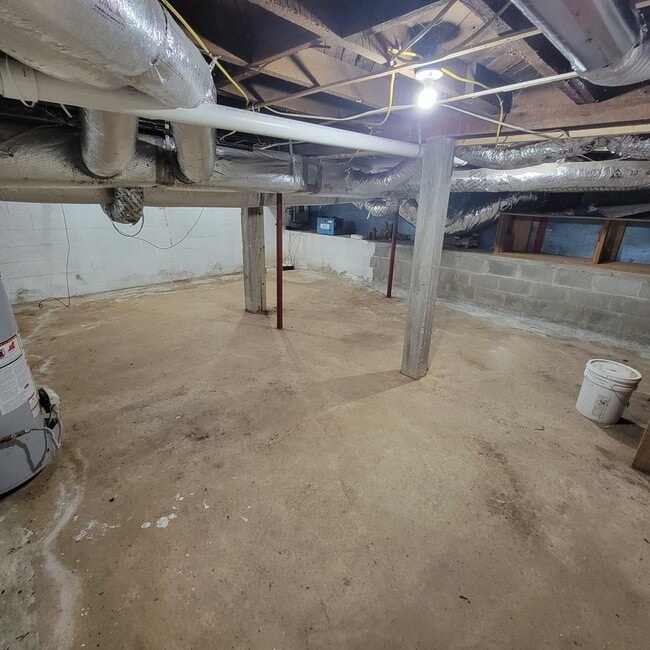 Building Photo - 4 Bed, 2 Bath Home for Lease-Furnished-Spa...