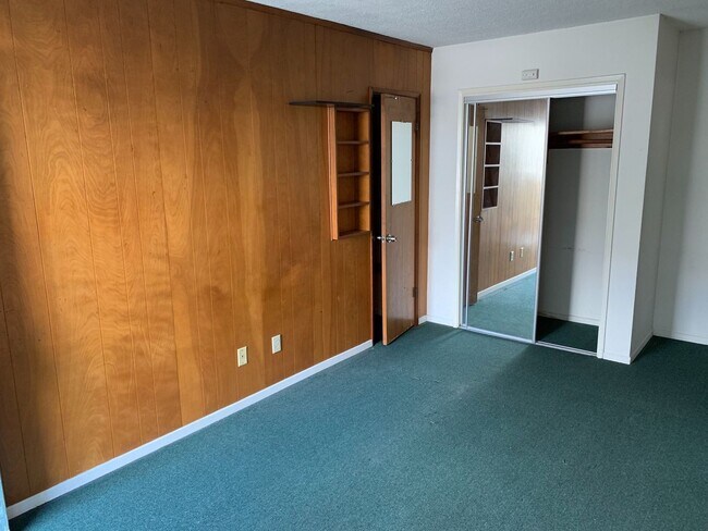 Building Photo - MISSION BEACH STUDIO APARTMENT WITH PARKIN...