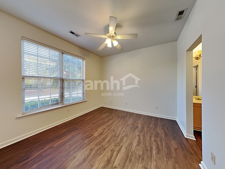 Building Photo - 5 Red Jonathan Ct