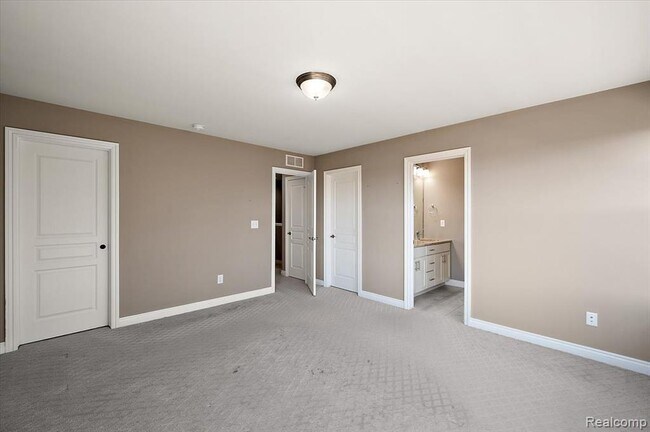 Building Photo - 2877 Hartwick Dr