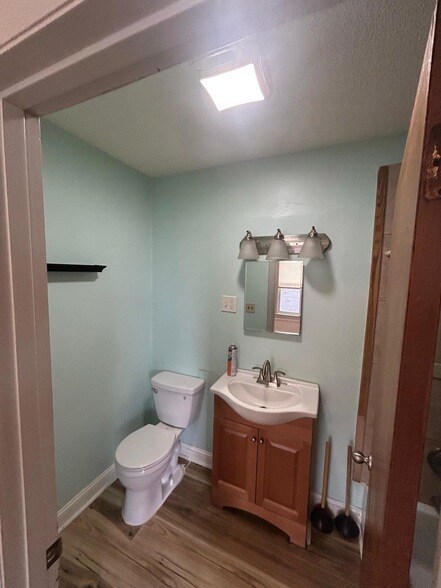 Building Photo - 23 Elm St