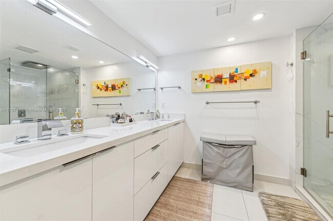 Building Photo - 121 Crandon Blvd