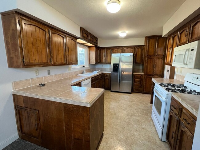 Building Photo - 515 Ash St