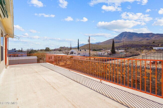 Building Photo - 6121 Byron St