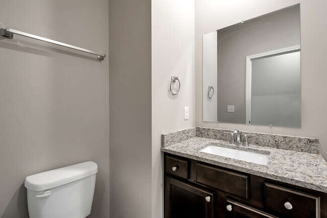 Building Photo - 1333 Azena St