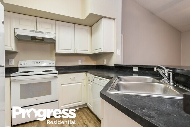 Building Photo - 2197 Lake Debra Dr