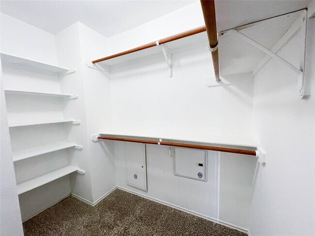 Building Photo - 14213 Willow Tank Dr