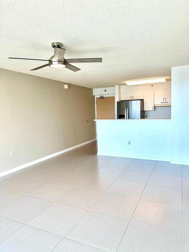 Building Photo - Country Club Village 6 - Two bedroom, one ...