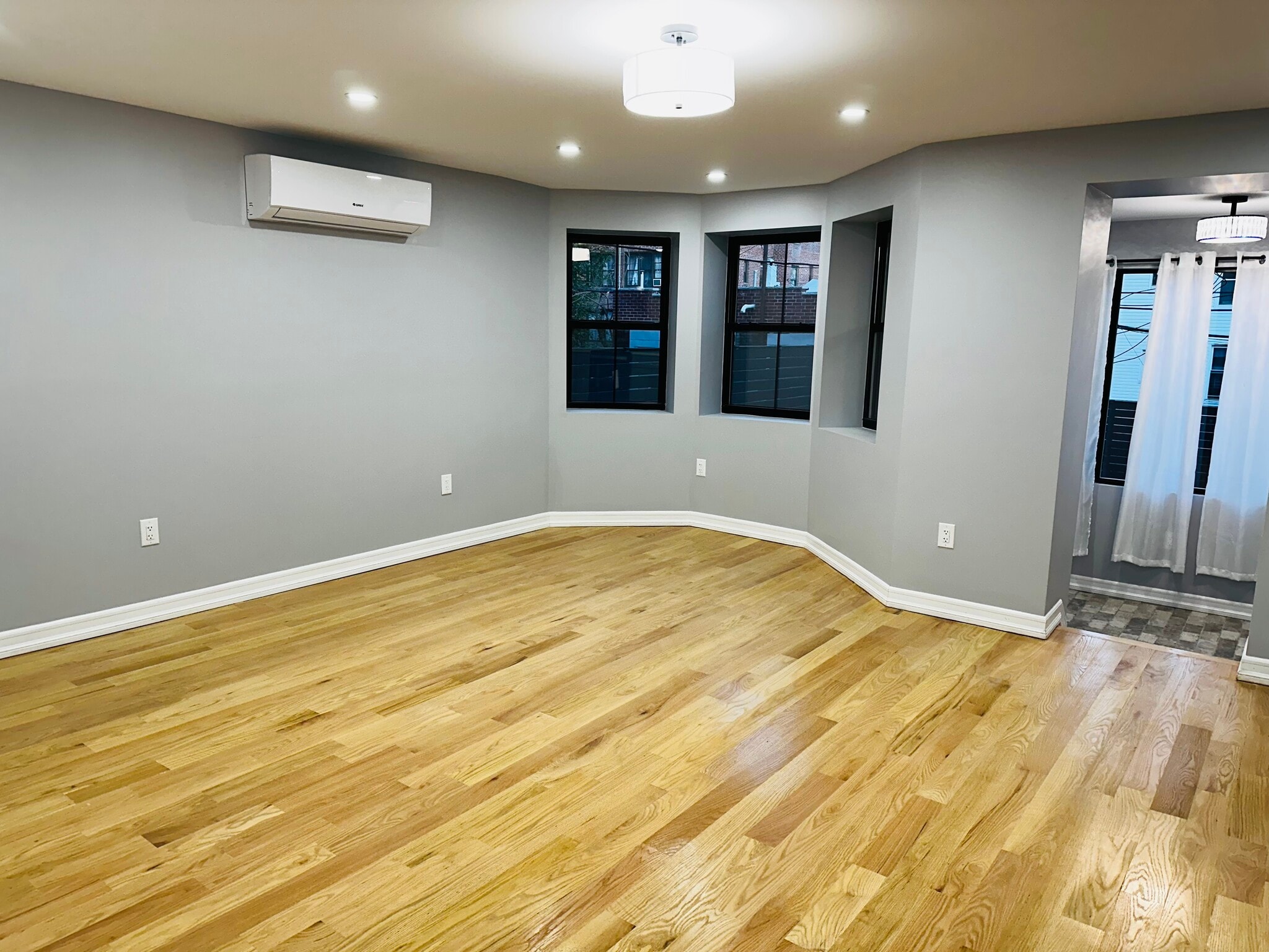 Room - 80 Sunnyside Ave