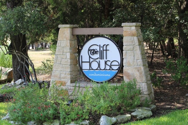 Building Photo - FURNISHED STUDIO CONDO WITH A MILLION DOLLAR LAKE VIEW