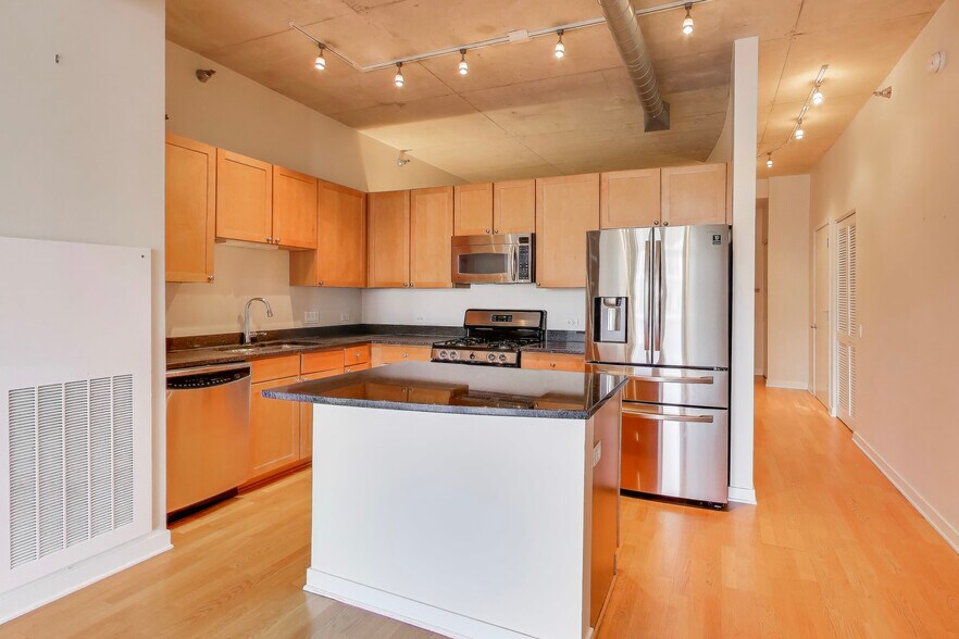 Building Photo - 720 N Larrabee St