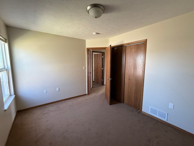 Building Photo - 512 Grainfield St