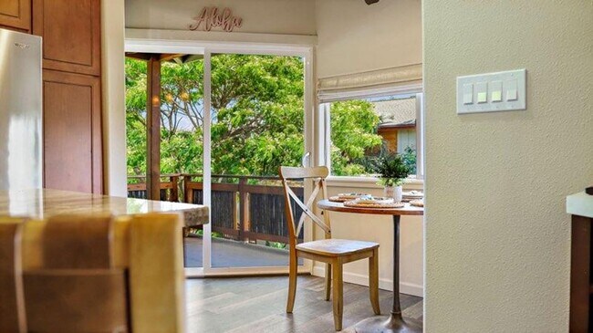 Building Photo - BK-1284