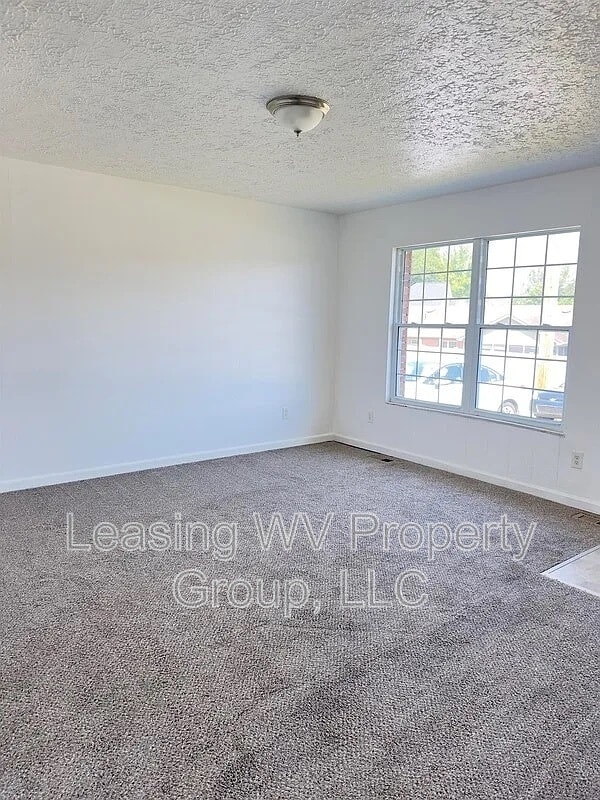 Building Photo - 3305 Carpenter Avenue