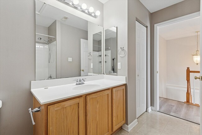 Building Photo - Newly Renovated 3 Bed 2.5 Bath Townhome in...