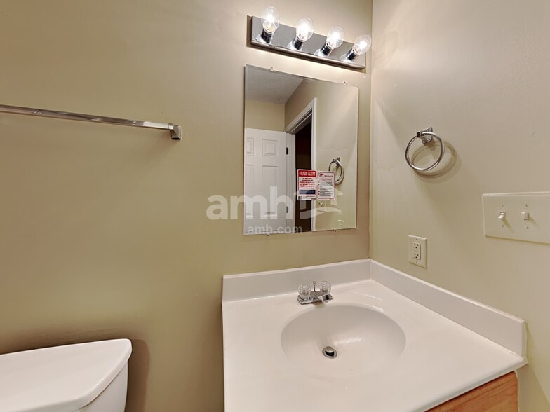 Building Photo - 894 Windsor Ln