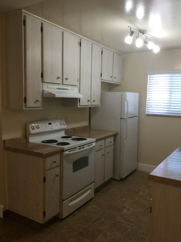 Building Photo - 853 Cherrywood Way