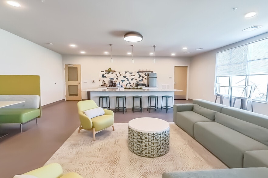 Resident Lounge with Ample Seating - The Meadowlands