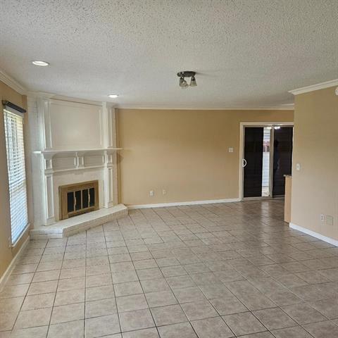 Building Photo - 2221 Ridgedale Dr