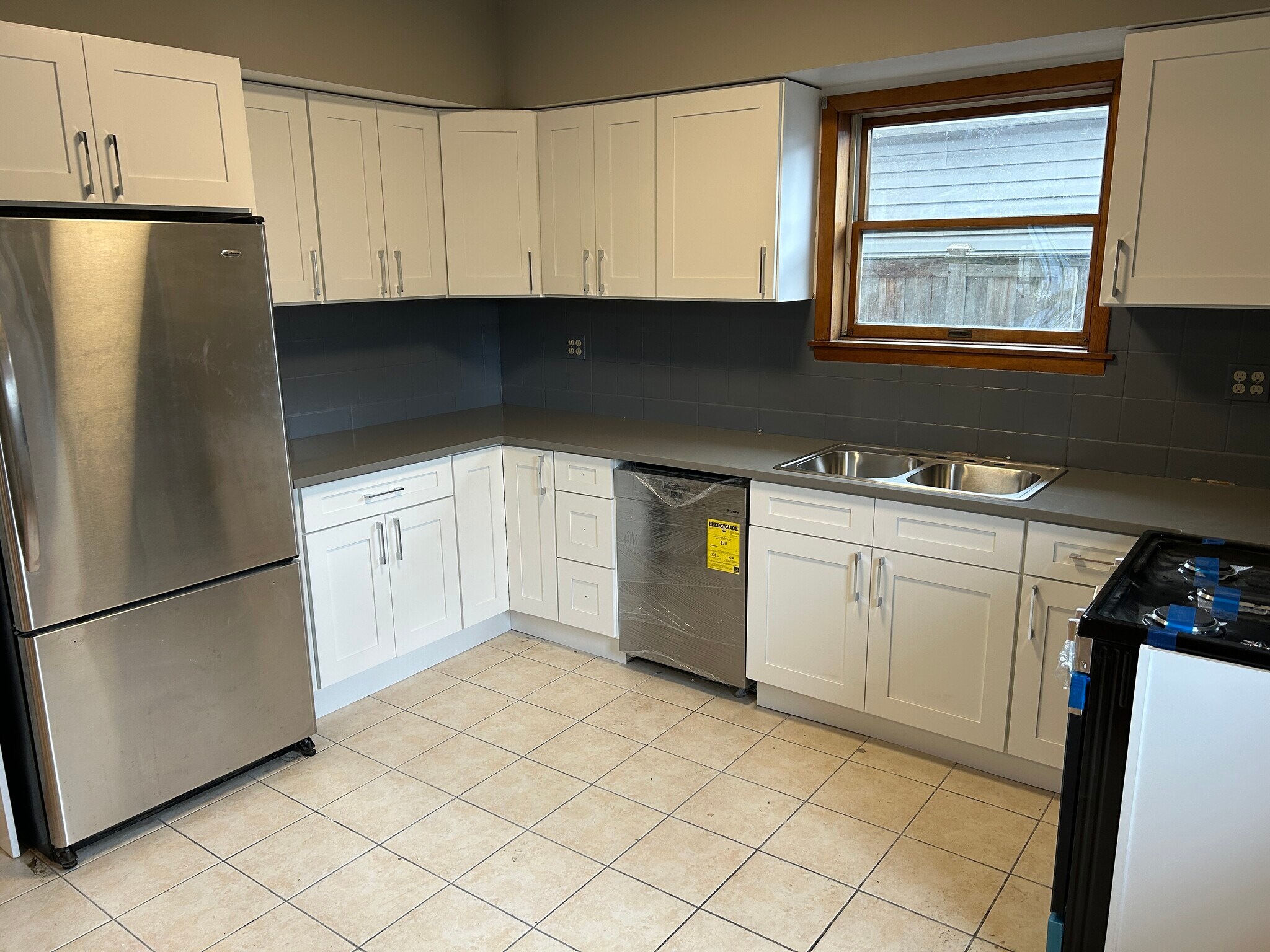 Building Photo - 5406 N Lovejoy Ave