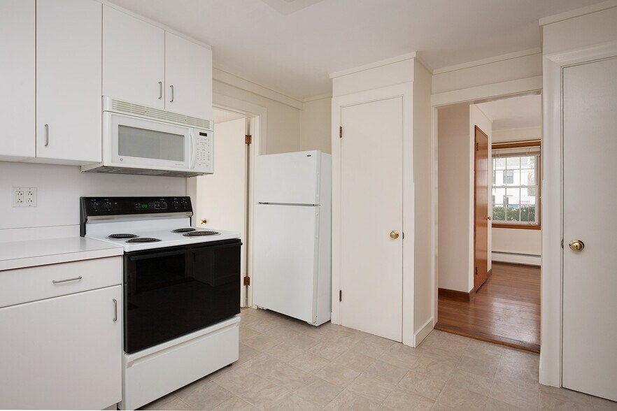 Building Photo - 142 Belknap St