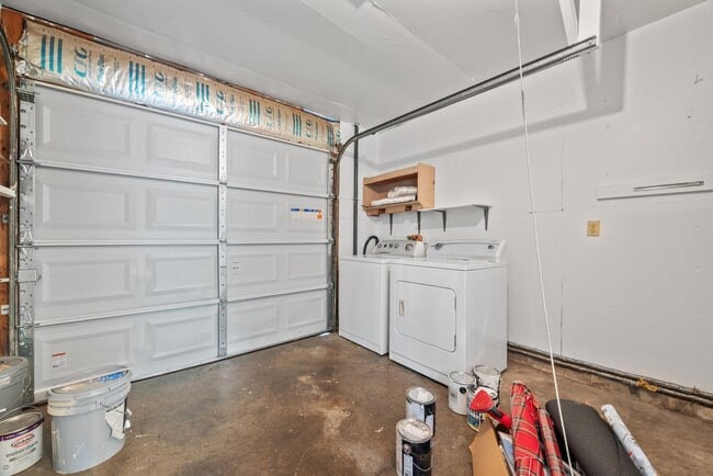 Building Photo - Move in Ready! Brick ranch home has 3 bedr...