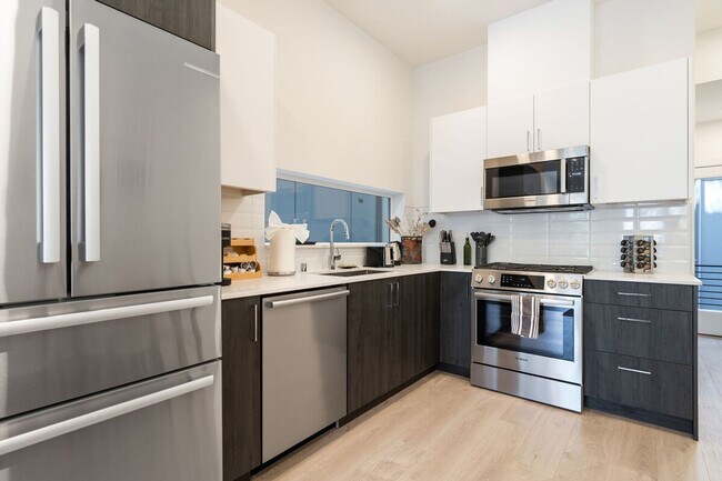 Building Photo - 1835 14th Ave