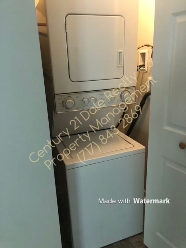 Building Photo - Lovely 2 Bedroom Home in Central School Di...
