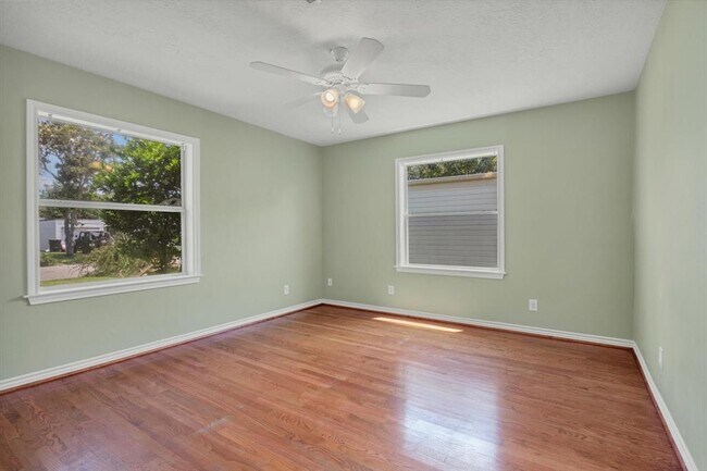 Building Photo - 119 Barracuda Ave
