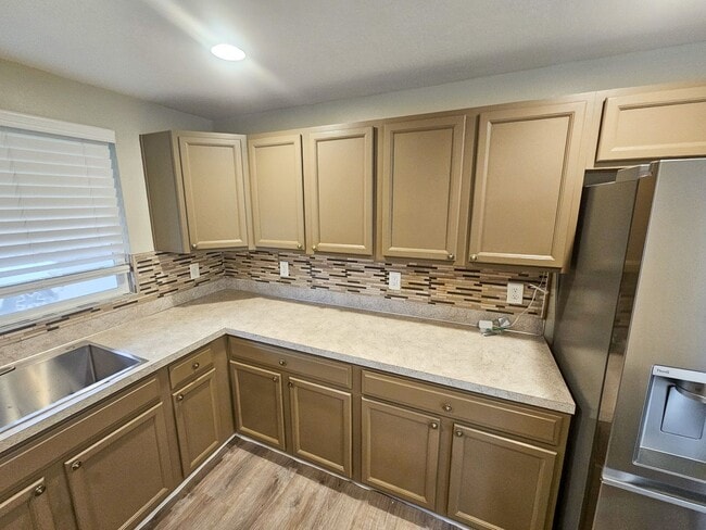 Building Photo - 599 Page Ct