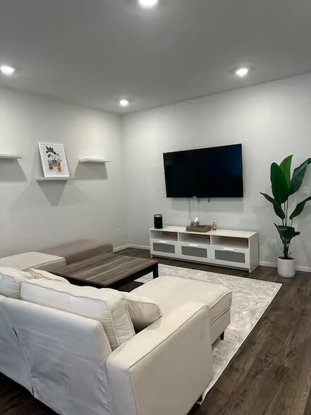 Building Photo - 13764 NE 67th Wy