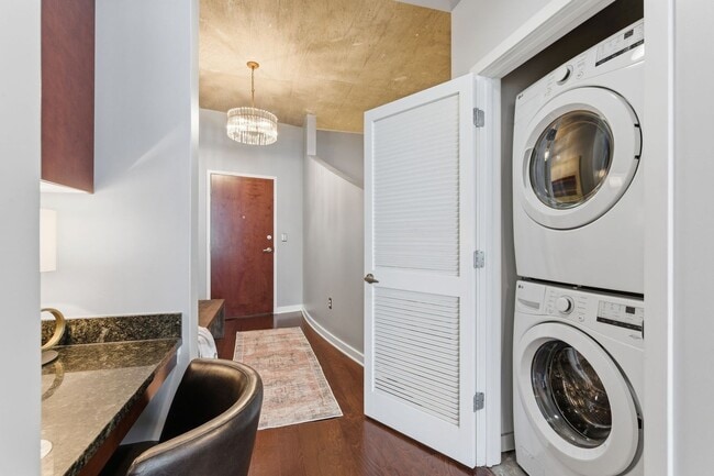 Building Photo - AVAILABLE NOW. 9th Floor of Encore Bldg Downtown Nashville. One Bed One Bath. Resort style amenit...