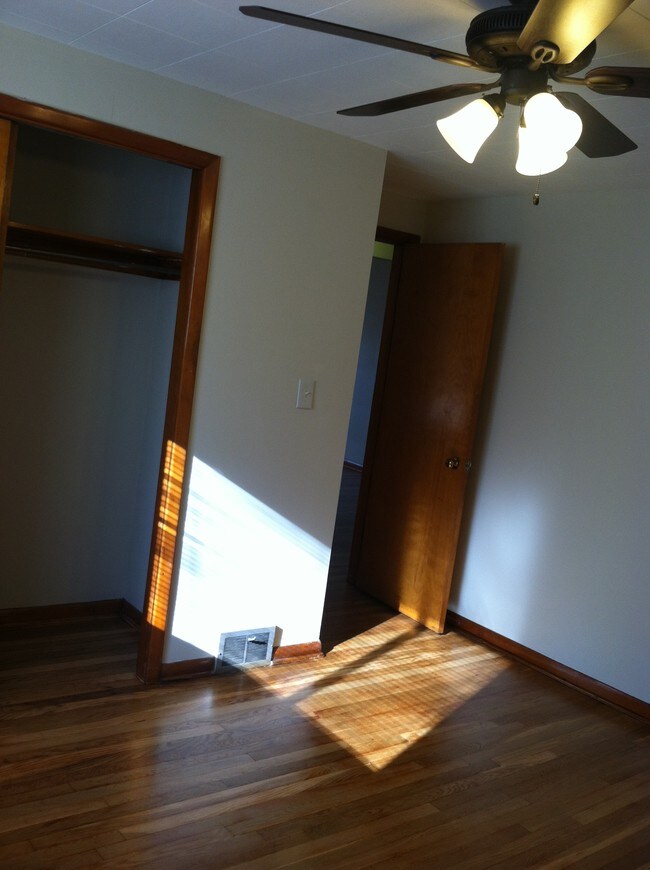 Building Photo - 130 Lacrosse St