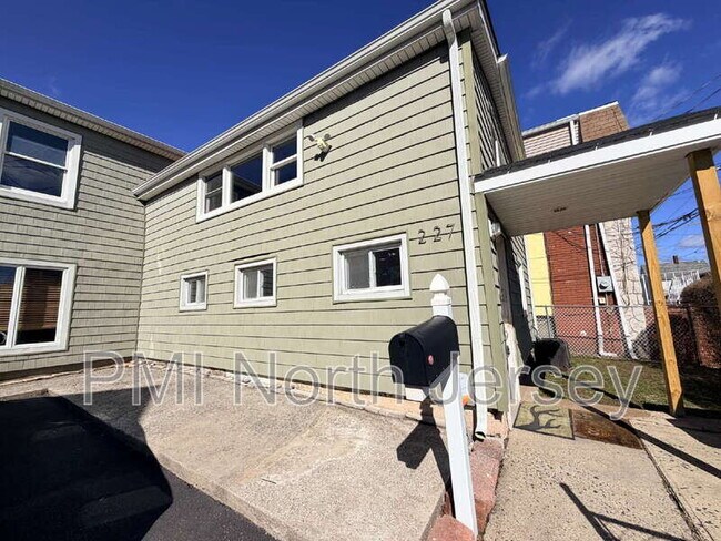 Building Photo - 227 Washington Ave