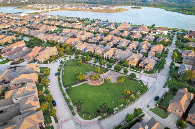 Building Photo - Welcome to your new 5 Bed-4 Bath home in t...