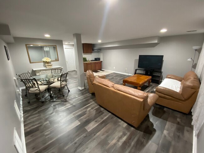 Living /dining room - 415 Baish Dr SE