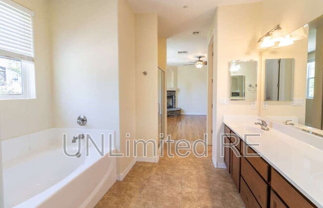 Building Photo - 3247 Merryvale Ln