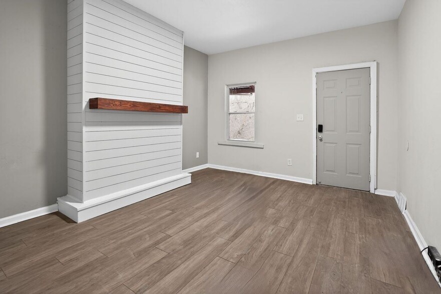 Building Photo - 553 Norman St