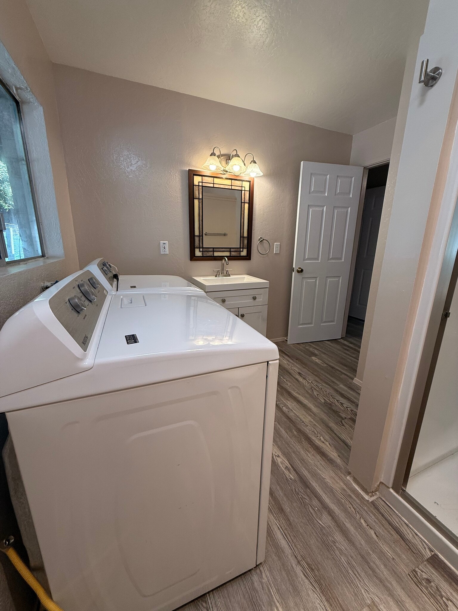 Building Photo - 1332 Thompson Ave