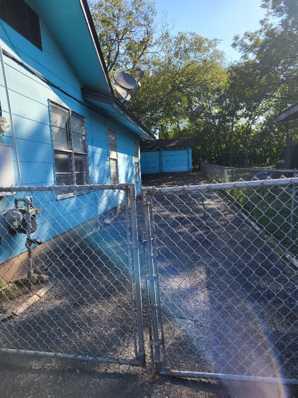 Building Photo - 214 Early Way Dr